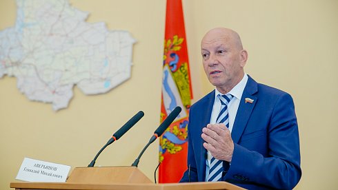 Геннадий Аверьянов: «Детям из одной семьи закон обеспечит право ходить в одну школу»